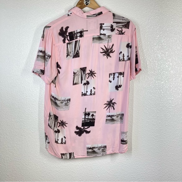 Hollister Mens Beach Shirt Small Pink Button Down Short Sleeve skatepark print - Picture 10 of 14